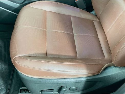 Used 2024 Kia Telluride EX w/ EX Captain's Chair Package image 21