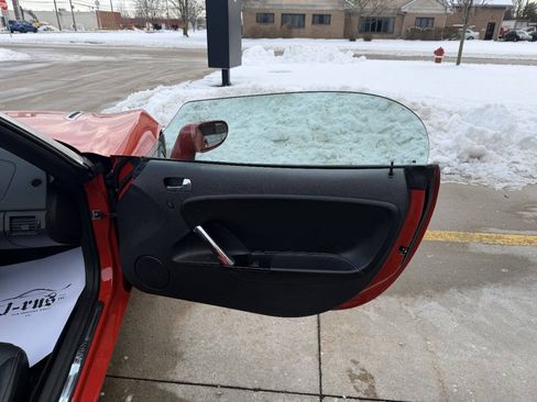 Used 2009 Saturn Sky w/ Premium Trim Package image 38