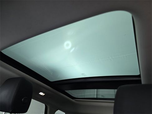 Used 2023 Land Rover Range Rover Evoque R-Dynamic SE image 30