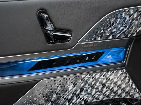 Used 2026 BMW i7 xDrive60 w/ Executive Package image 9