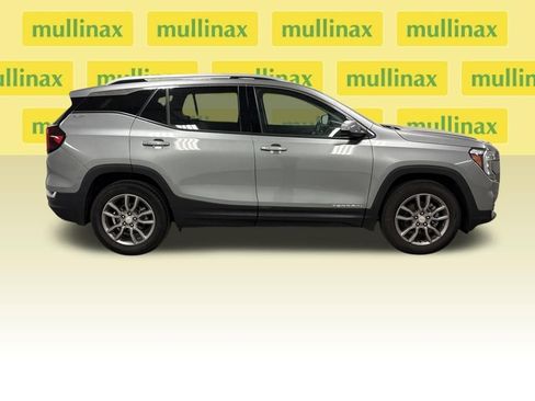Used 2023 GMC Terrain SLT image 18