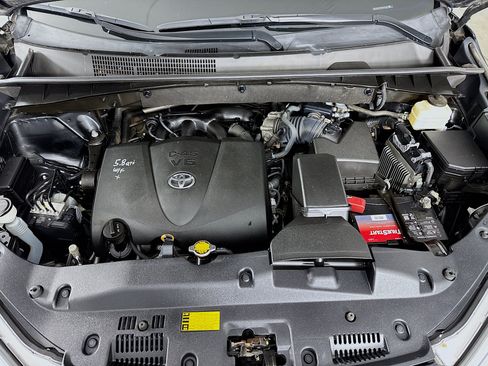 Certified 2017 Toyota Highlander XLE AWD/4WD image 33
