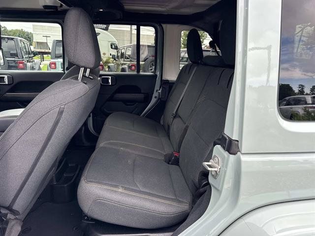 Used 2024 Jeep Wrangler Unlimited Sahara w/ Safety Group AWD/4WD image 8