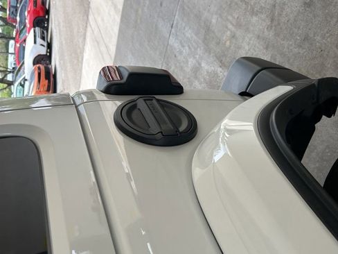 Used 2025 Jeep Wrangler Unlimited Sahara image 17