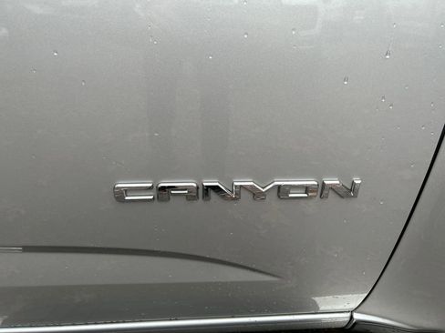 Used 2020 GMC Canyon SLE w/ Driver Alert Package image 10