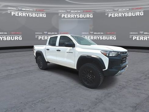 Used 2024 Chevrolet Colorado Trail Boss w/ Technology Package AWD/4WD image 2