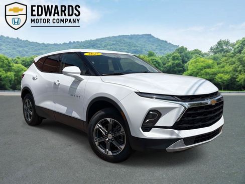 Used 2025 Chevrolet Blazer LT FWD image 1