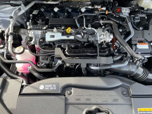 Used 2025 Toyota Prius LE image 31