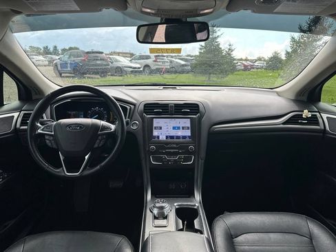 Used 2019 Ford Fusion SE w/ Equipment Group 151A FWD image 16