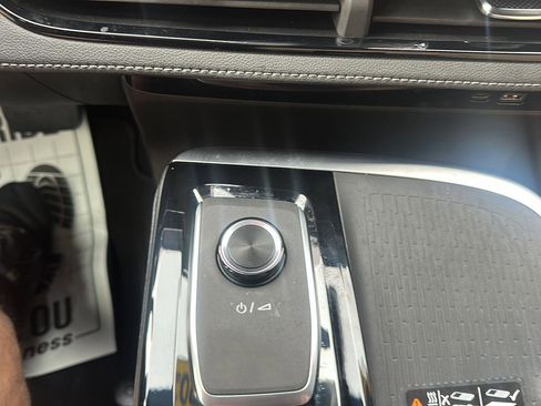 Used 2025 Buick Enclave Preferred w/ Power Package image 22