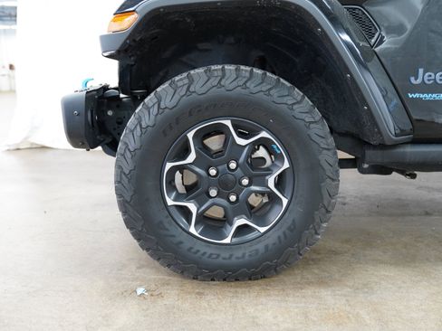 Used 2022 Jeep Wrangler Unlimited Rubicon 4xe w/ Steel Bumper Group AWD/4WD image 14
