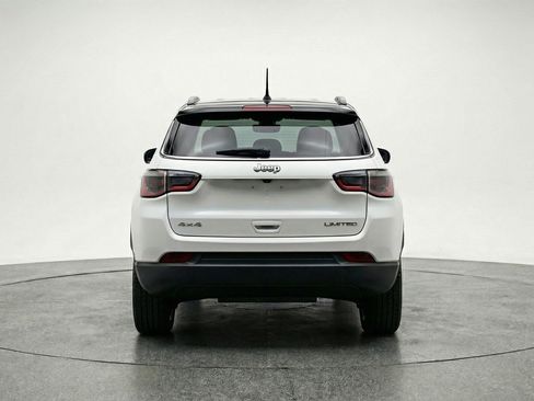 Used 2025 Jeep Compass Limited image 7