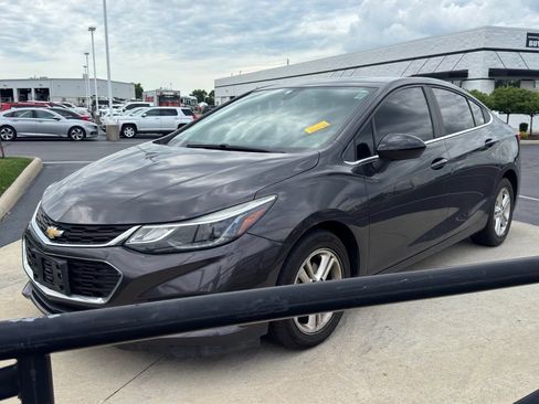 Used 2016 Chevrolet Cruze LT w/ Convenience Package FWD image 3