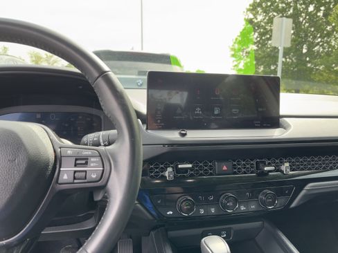 Used 2025 Honda Accord EX-L image 18