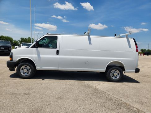 New 2026 Chevrolet Express 2500 Extended RWD image 3