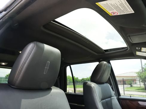 Used 2014 Lincoln Navigator 4WD image 23