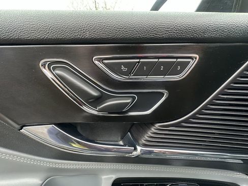 Used 2022 Lincoln Corsair AWD w/ Premium Package image 12