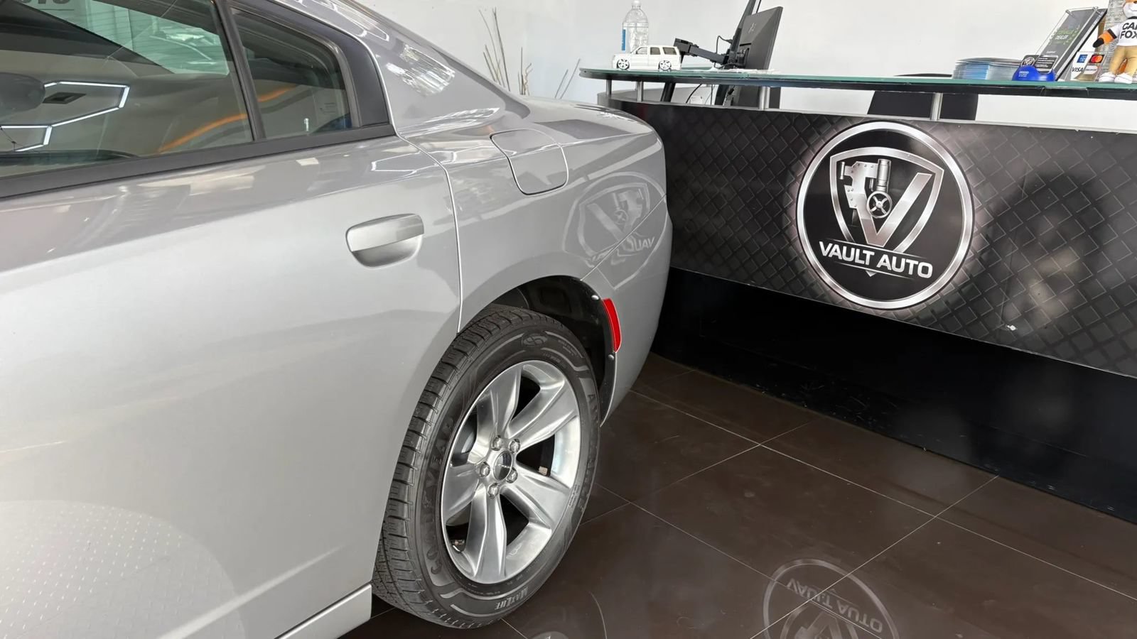 Used 2016 Dodge Charger SXT w/ Navigation & Travel Group RWD image 12