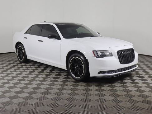 Used 2018 Chrysler 300 S image 52