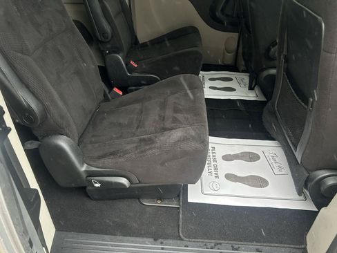 Used 2014 Dodge Grand Caravan SXT FWD image 11
