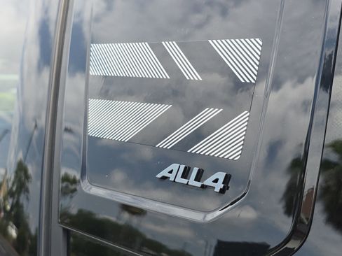 Used 2025 MINI Cooper Countryman S w/ Comfort Package Max image 9