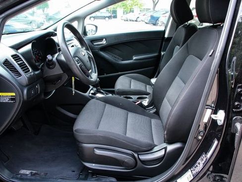 Used 2017 Kia Forte LX image 10