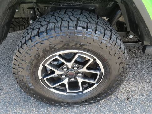 Used 2025 Jeep Gladiator Rubicon AWD/4WD image 17