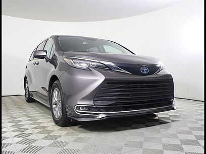 Used 2021 Toyota Sienna XLE