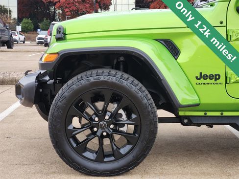 Used 2025 Jeep Gladiator Sport image 8