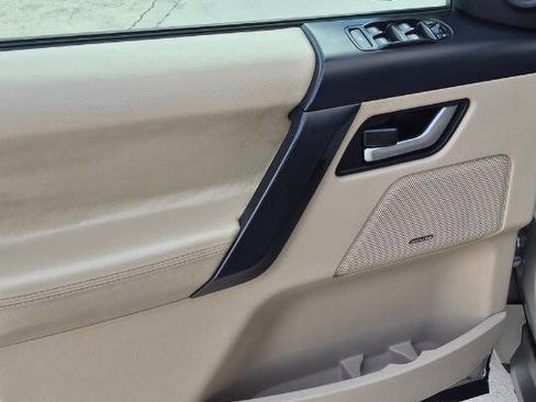 Used 2012 Land Rover LR2 HSE image 35