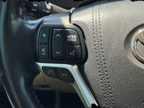 Used 2018 Toyota Highlander Limited Platinum AWD/4WD image 18
