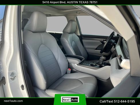 Used 2020 Toyota Highlander XLE FWD image 29