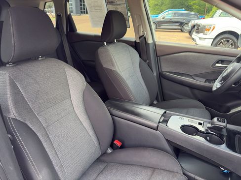 Used 2023 Nissan Rogue SV FWD image 11