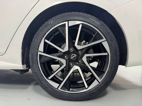 Used 2024 Nissan Sentra SR w/ SR Premium Package FWD image 9
