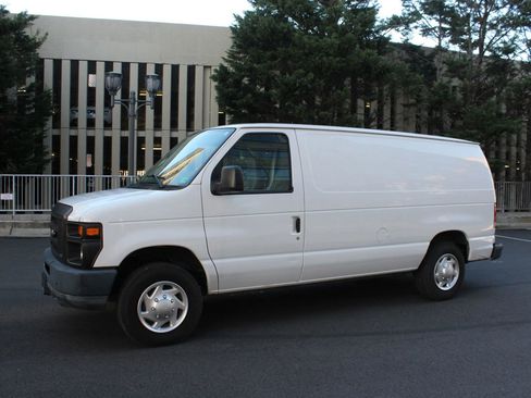 Used 2012 Ford E-150 and Econoline 150 w/ Commercial Cargo Van Pkg image 17