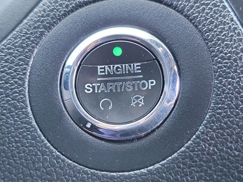 Used 2018 Ford Explorer XLT FWD image 11