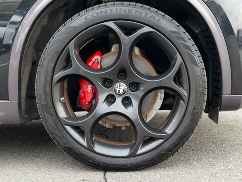 Used 2024 Alfa Romeo Stelvio Ti w/ Performance Driving Package image 12