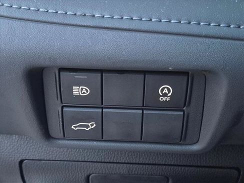 Used 2023 Toyota Highlander XLE FWD image 12