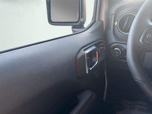 New 2025 Jeep Wrangler Unlimited Rubicon 392 image 28