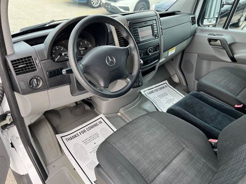 Used 2015 Mercedes-Benz Sprinter 2500 image 10