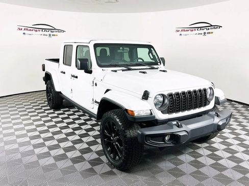Used 2024 Jeep Gladiator Sport AWD/4WD image 1