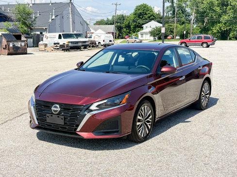 Used 2024 Nissan Altima 2.5 SV w/ SV Premium Package AWD/4WD image 7