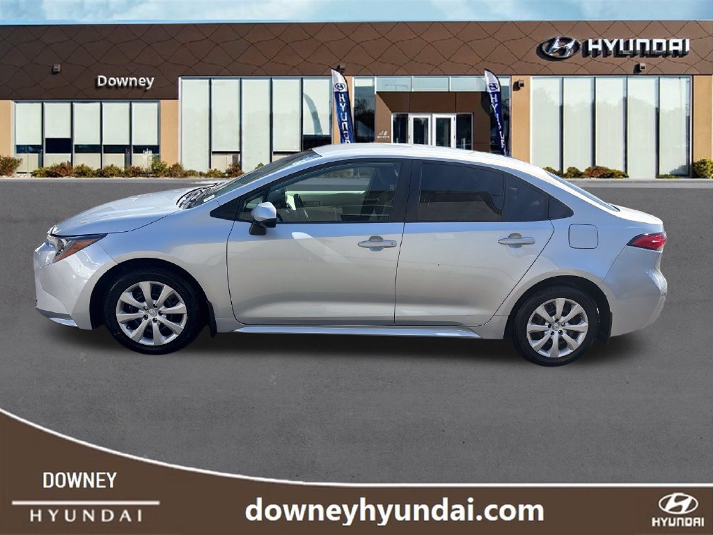 Used 2025 Toyota Corolla LE FWD image 2