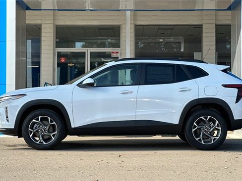 New 2026 Chevrolet Trax LT w/ Driver Confidence Package image 9