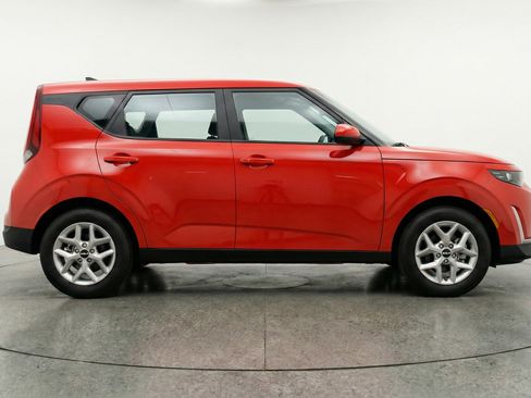 Used 2025 Kia Soul LX w/ LX Technology Package FWD image 11