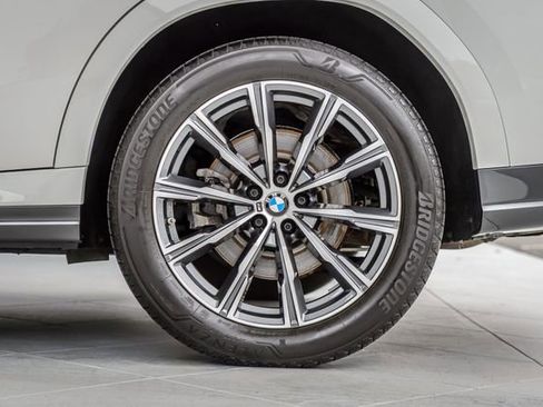 Used 2022 BMW X6 xDrive40i w/ M Sport Package AWD/4WD image 11