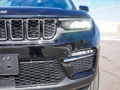 Used 2023 Jeep Grand Cherokee Limited AWD/4WD image 40