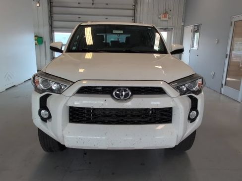 Used 2017 Toyota 4Runner SR5 AWD/4WD image 8