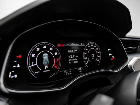 Used 2025 Audi RS 6 performance image 31