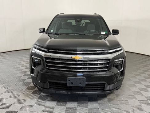 Used 2024 Chevrolet Traverse LT AWD/4WD image 3